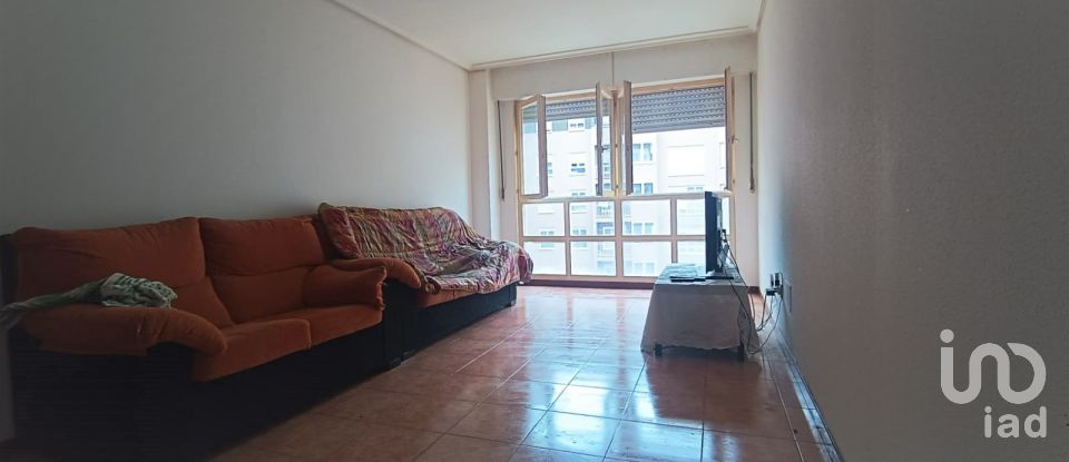 Pis 3 habitacions de 80 m² a Torrelavega (39300)