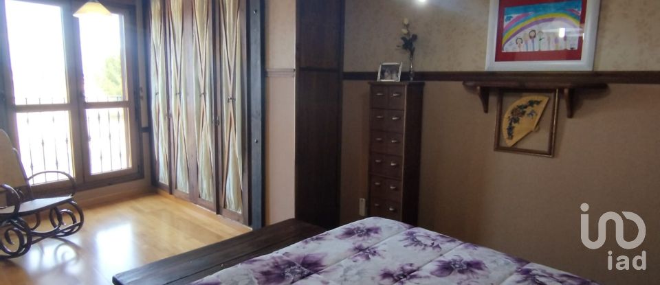 House 3 bedrooms of 185 m² in Villanueva del Carnero (24391)