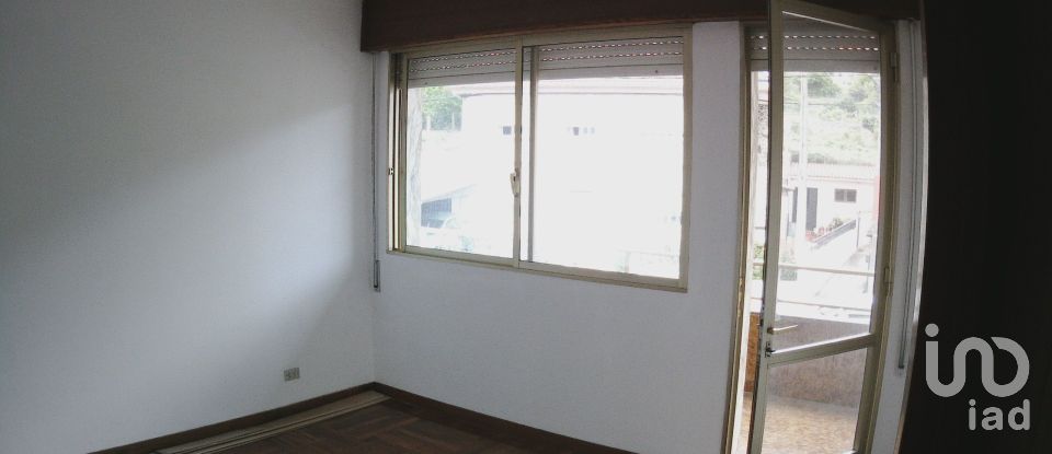 Pis 4 habitacions de 90 m² a Domaio (36957)