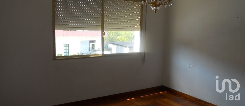 Pis 4 habitacions de 90 m² a Domaio (36957)
