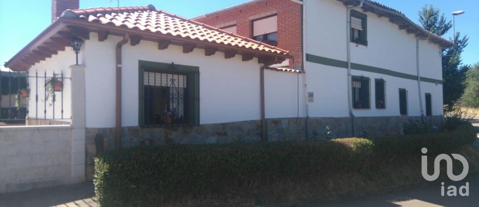 House 4 bedrooms of 357 m² in Cebanico (24892)