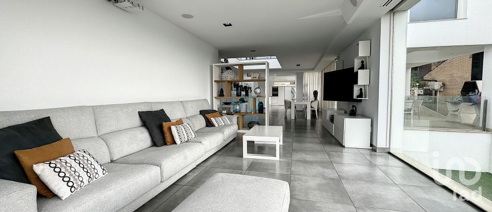 Cottage 4 bedrooms of 366 m² in Terrassa (08228)