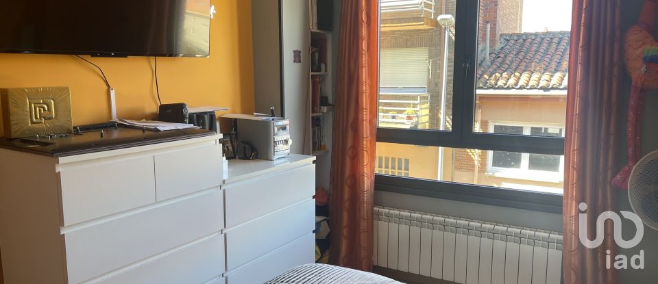 Appartement 3 chambres de 93 m² à Trobajo del Camino (24010)