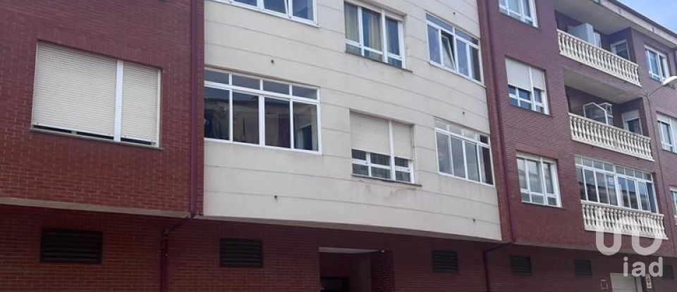 Appartement 3 chambres de 137 m² à Navatejera (24193)