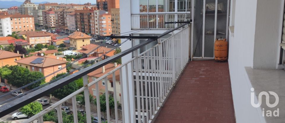 Piso 3 habitaciones de 104 m² en León (24010)