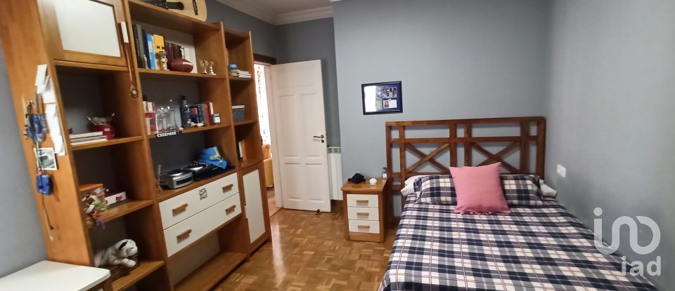 Piso 5 habitaciones de 142 m² en León (24003)