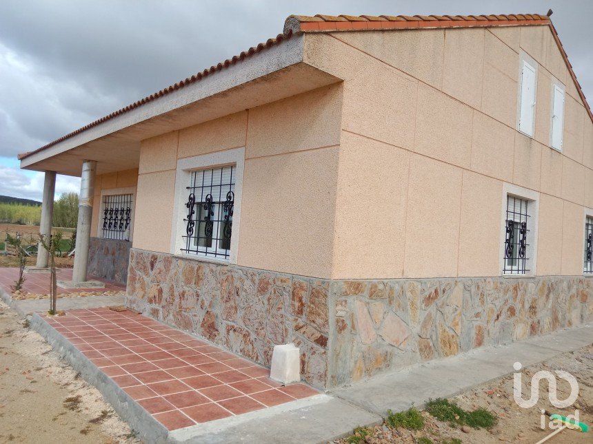 Casa 3 habitacions de 166 m² a Altobar de La Encomienda (24792)