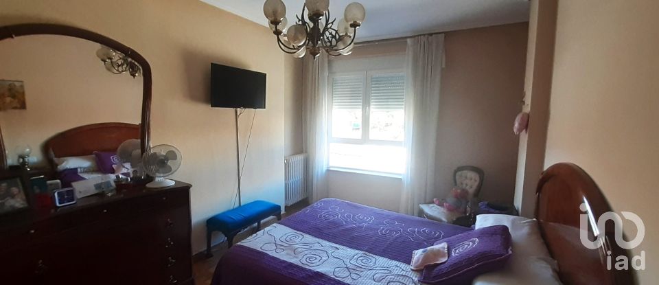 Lodge 3 bedrooms of 312 m² in La Bañeza (24750)