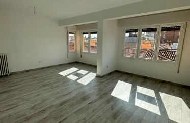Varias superficies 3 habitaciones de 85 m² en León (24006)