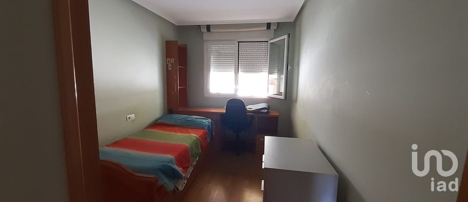 Pis 4 habitacions de 125 m² a La Bañeza (24750)