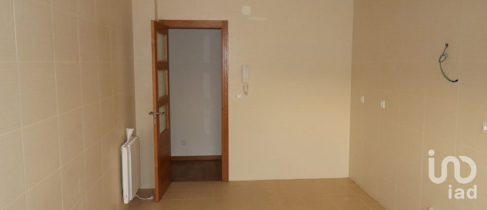 Pis 3 habitacions de 88 m² a Bóveda (27340)
