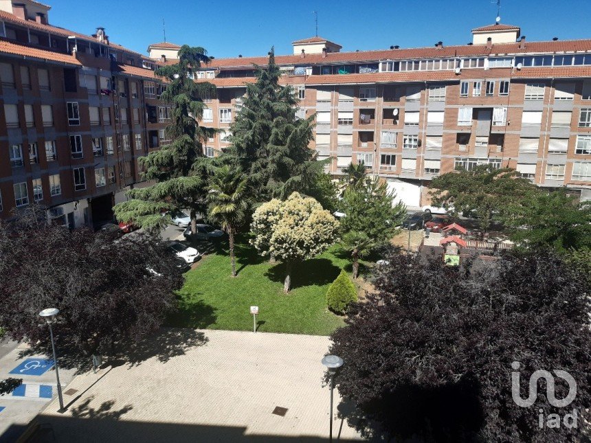 Pis 4 habitacions de 193 m² a La Bañeza (24750)