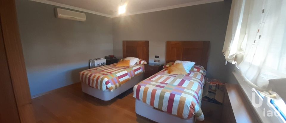 Piso 4 habitaciones de 193 m² en La Bañeza (24750)