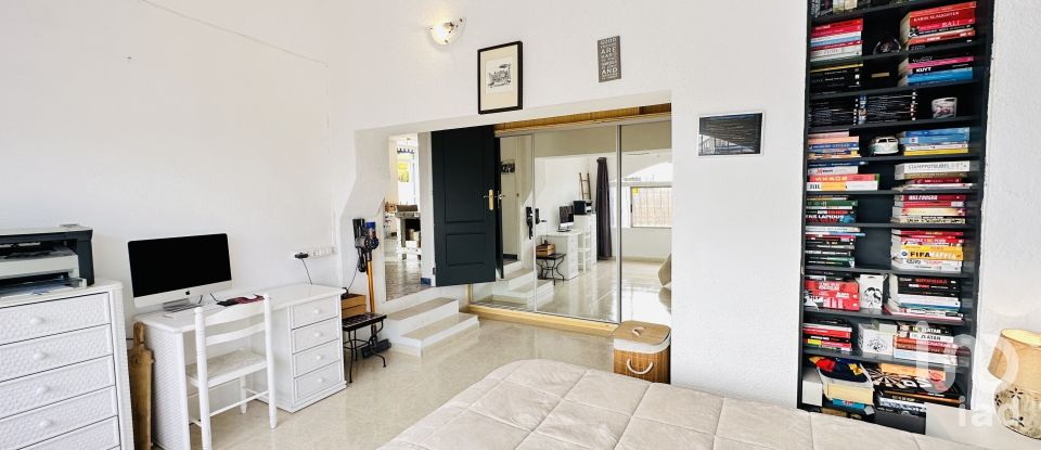 Xalet 5 habitacions de 201 m² a La Nucia (03530)