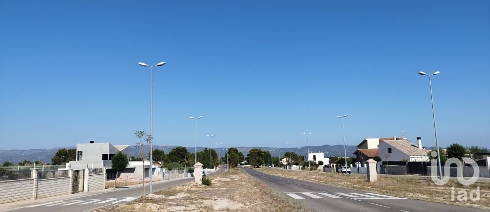 Land of 845 m² in Roquetes (43520)