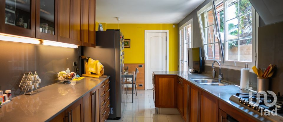 Cottage 6 bedrooms of 413 m² in Premià de Mar (08330)