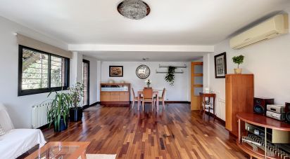 Casa 4 habitacions de 198 m² a Alella (08328)