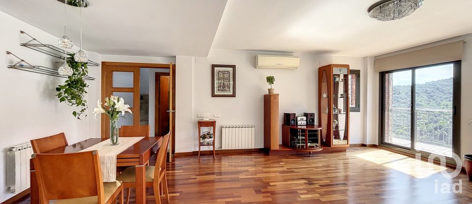 Casa 4 habitacions de 198 m² a Alella (08328)