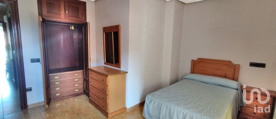 Casa 4 habitacions de 171 m² a Trobajo del Camino (24010)