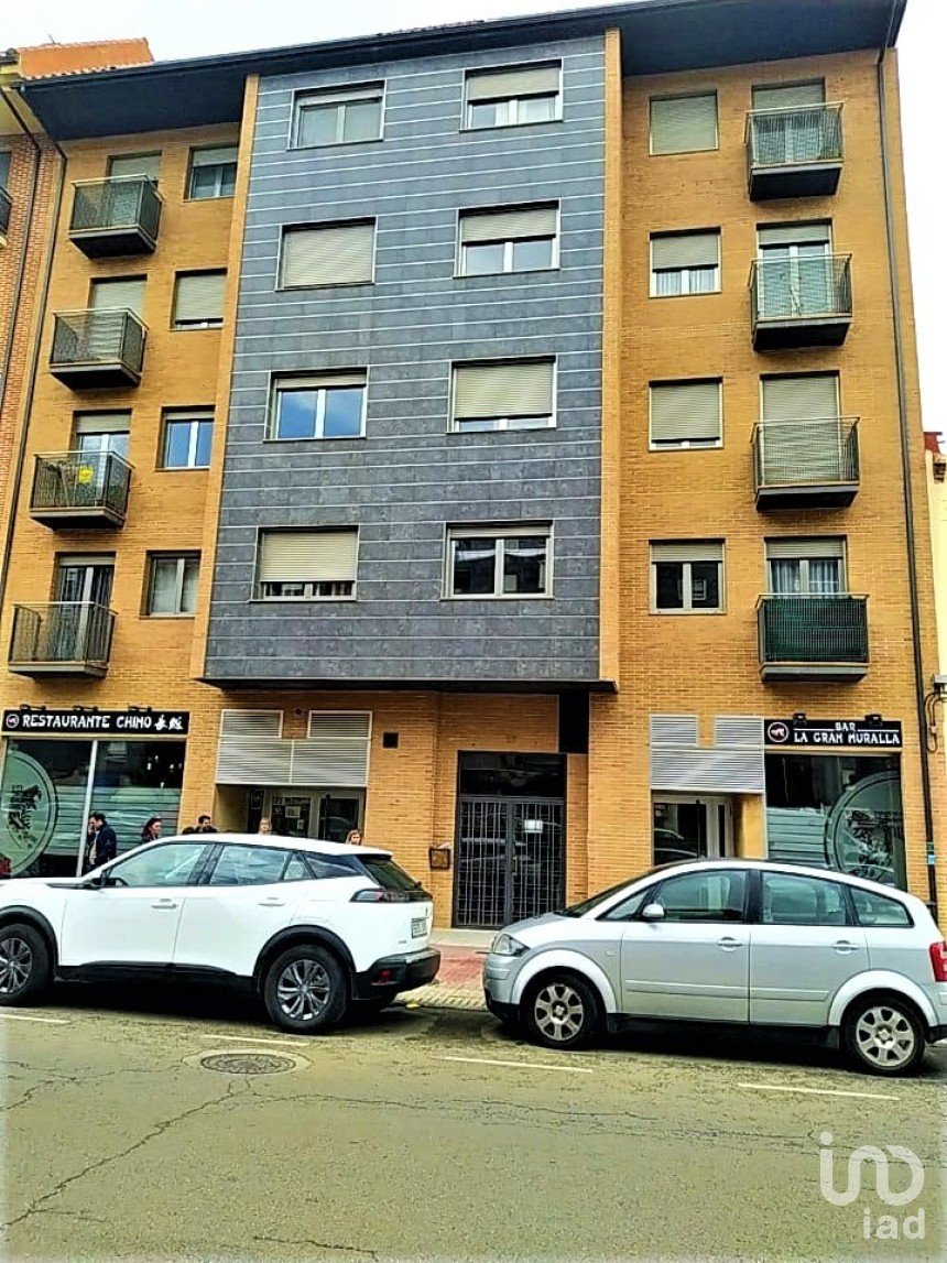 Edificio 3 habitaciones de 91 m² en Benavente (49600)