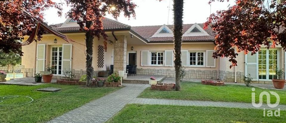 Casa 4 habitacions de 218 m² a Santovenia de la Valdoncina (24391)