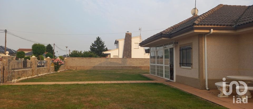 Casa 4 habitacions de 98 m² a Villadangos del Páramo (24392)