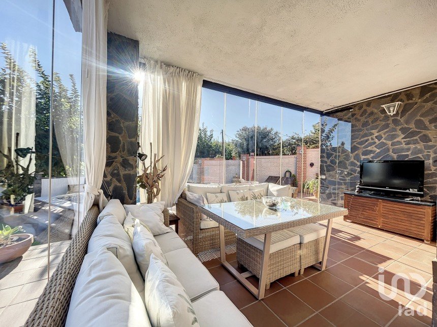 Cottage 5 bedrooms of 233 m² in Montgat (08390)