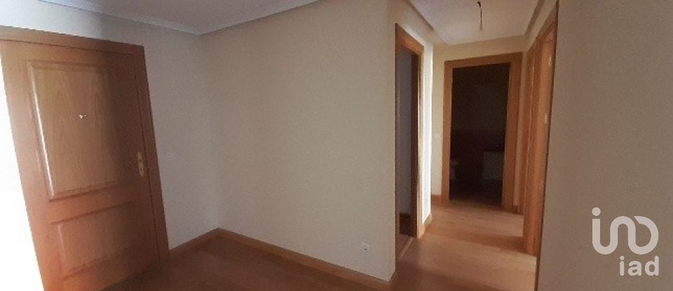 Appartement 2 chambres de 98 m² à La Bañeza (24750)