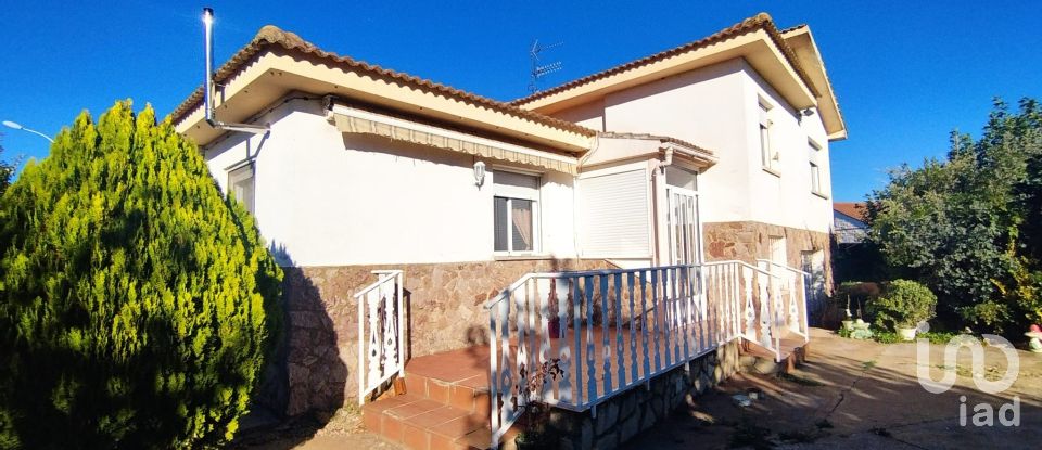 Casa 4 habitaciones de 325 m² en Reliegos (24339)