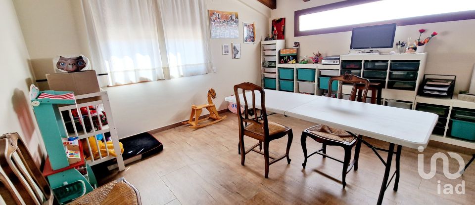 Gîte 5 chambres de 317 m² à Balaguer (25600)