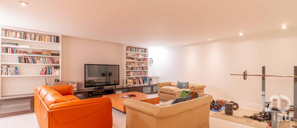 Cottage 6 bedrooms of 234 m² in Madrid (28055)