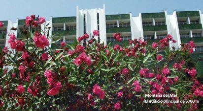 Bâtiment de 5 700 m² à Canyelles (08811)