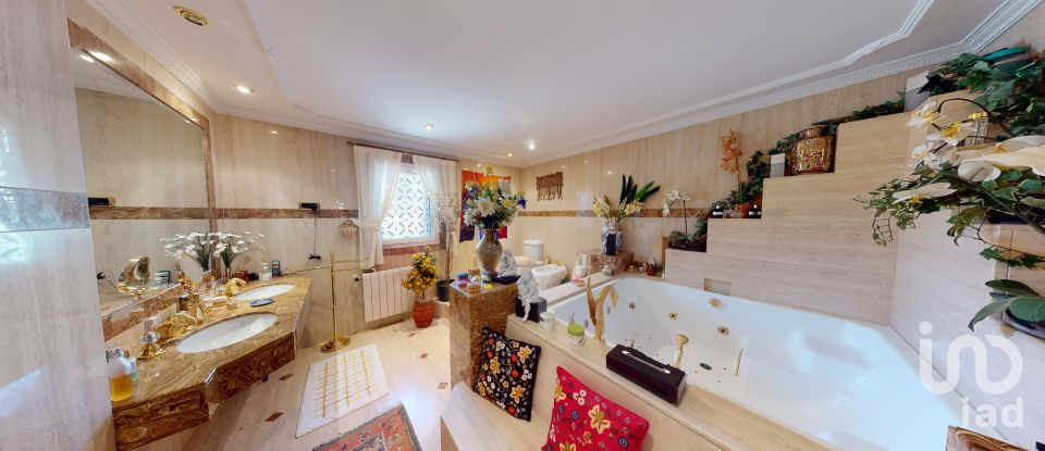 Cottage 6 bedrooms of 640 m² in Villalbilla (28810)