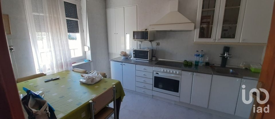 Casa 10 habitaciones de 400 m² en La Bañeza (24750)