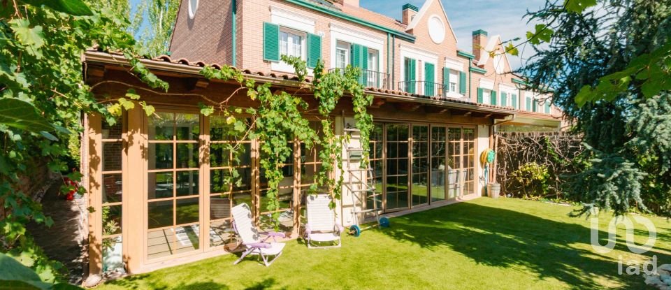Cottage 6 bedrooms of 234 m² in Madrid (28055)