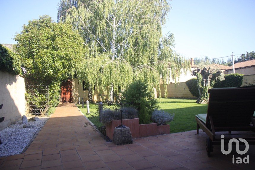 Country house 3 bedrooms of 340 m² in Villasabariego (24219)