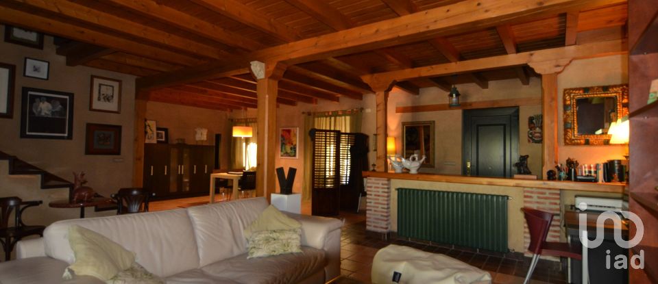 Country house 3 bedrooms of 340 m² in Villasabariego (24219)