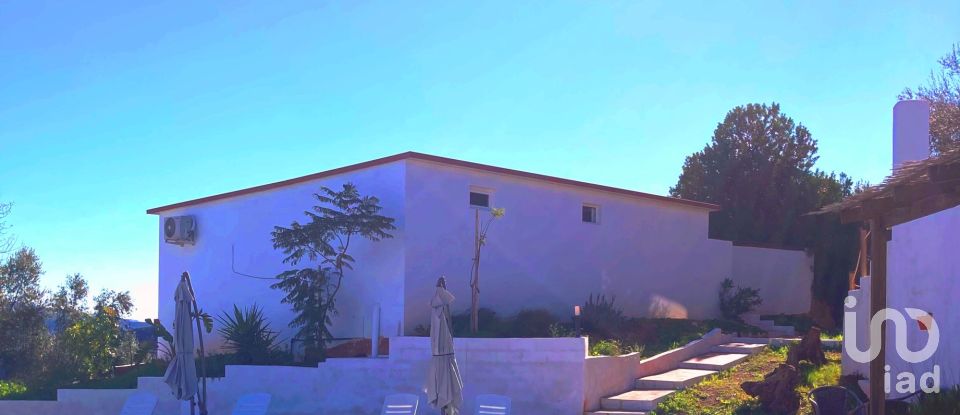 Edificio de 780 m² en Las Cuevas Romo (29195)