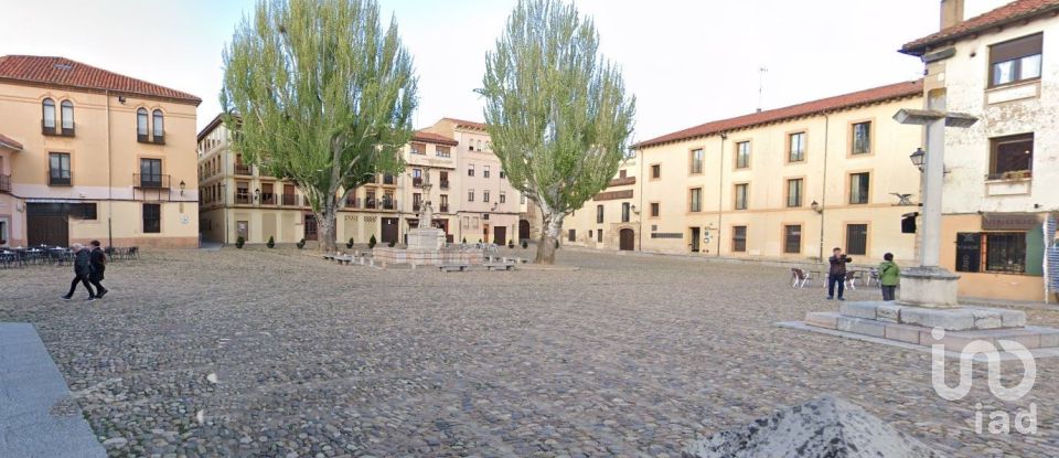 Block of flats in León (24003) of 251 m²
