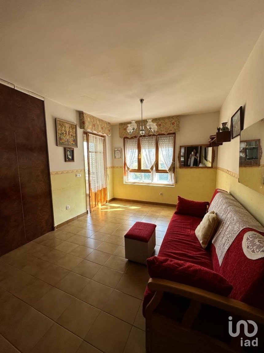 Superfície variada 3 habitacions de 74 m² a Carrizo de La Ribera (24270)