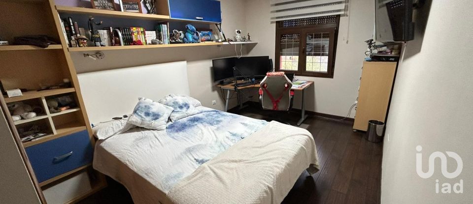 Lodge 4 bedrooms of 249 m² in Sariegos del Bernesga (24121)