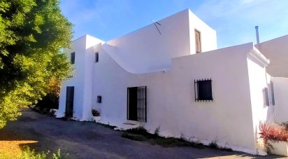 Country home 6 bedrooms of 224 m² in Abriojal (04260)