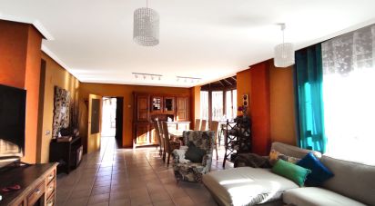 Casa 4 habitacions de 228 m² a Carbajal de La Legua (24196)
