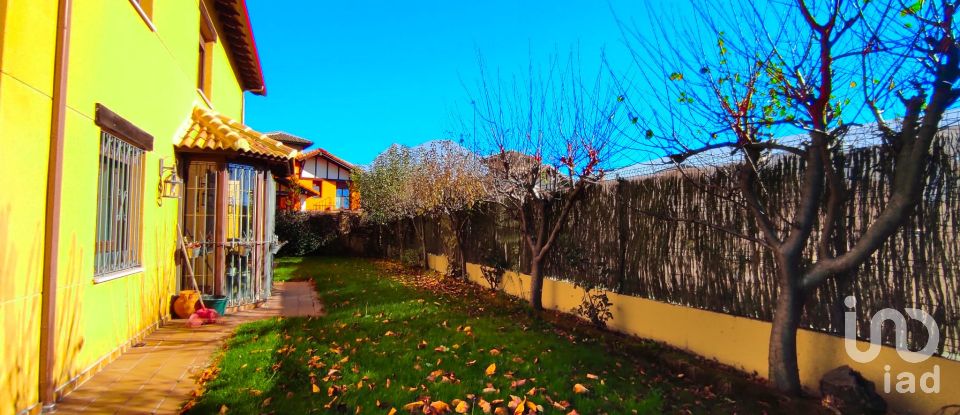 Casa 4 habitaciones de 228 m² en Carbajal de La Legua (24196)