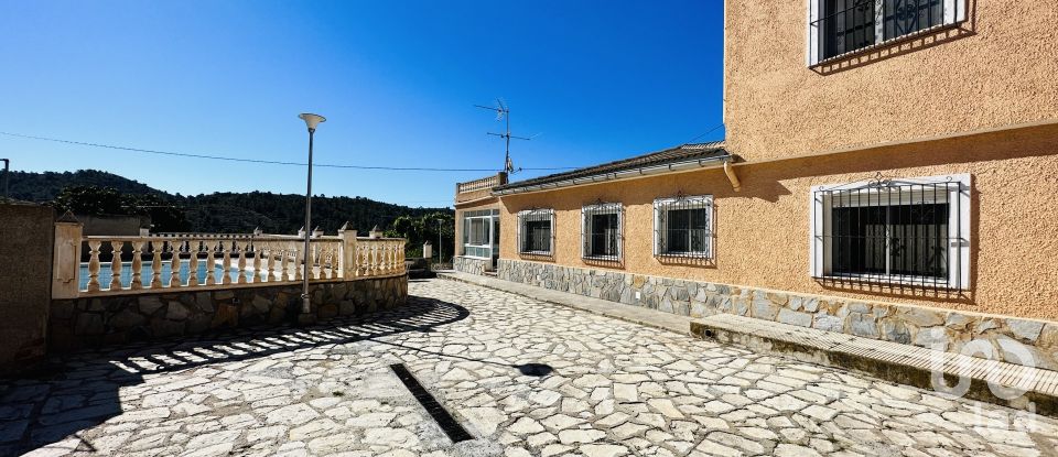 Country house 7 bedrooms of 400 m² in Aigües (03569)