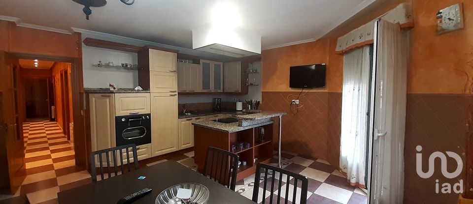 Lodge 4 bedrooms of 418 m² in La Bañeza (24750)