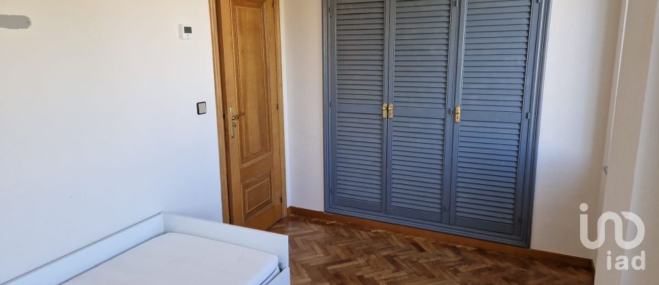 Casa 6 habitacions de 354 m² a Villares de la Reina (37184)