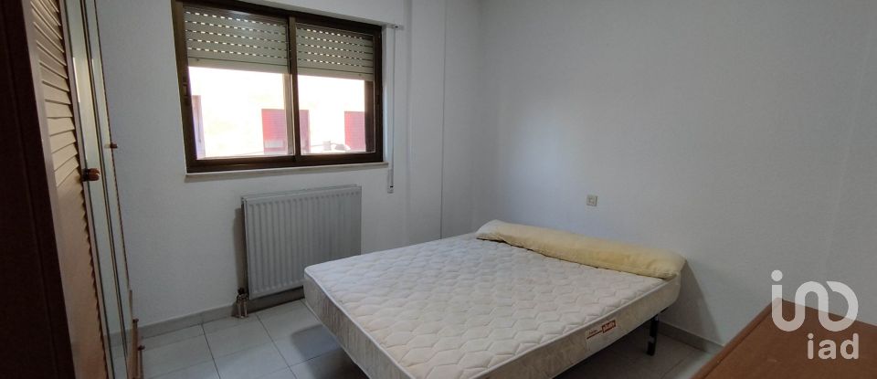 Pis 3 habitacions de 87 m² a Castellanos de Moriscos (37439)