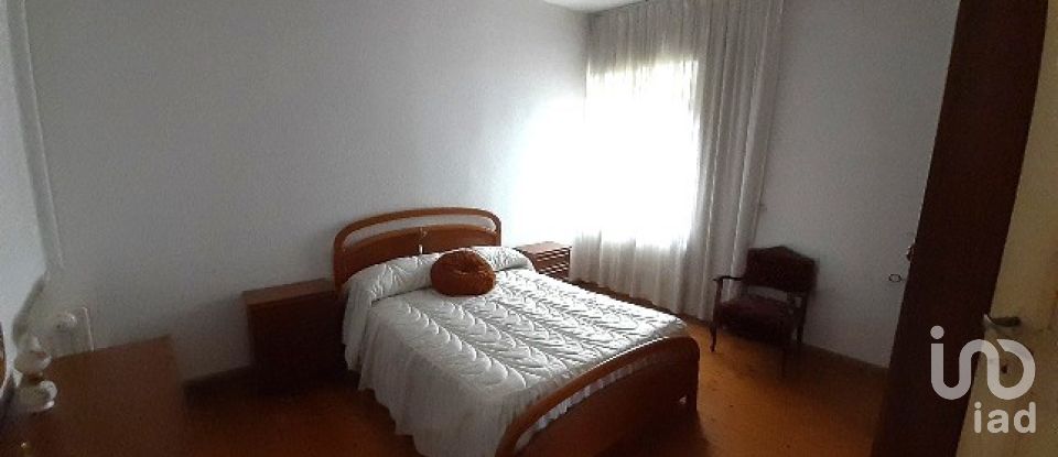 Casa 4 habitaciones de 244 m² en La Bañeza (24750)