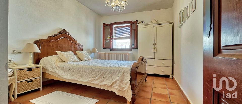 Casa 4 habitacions de 214 m² a Adsubia (03786)